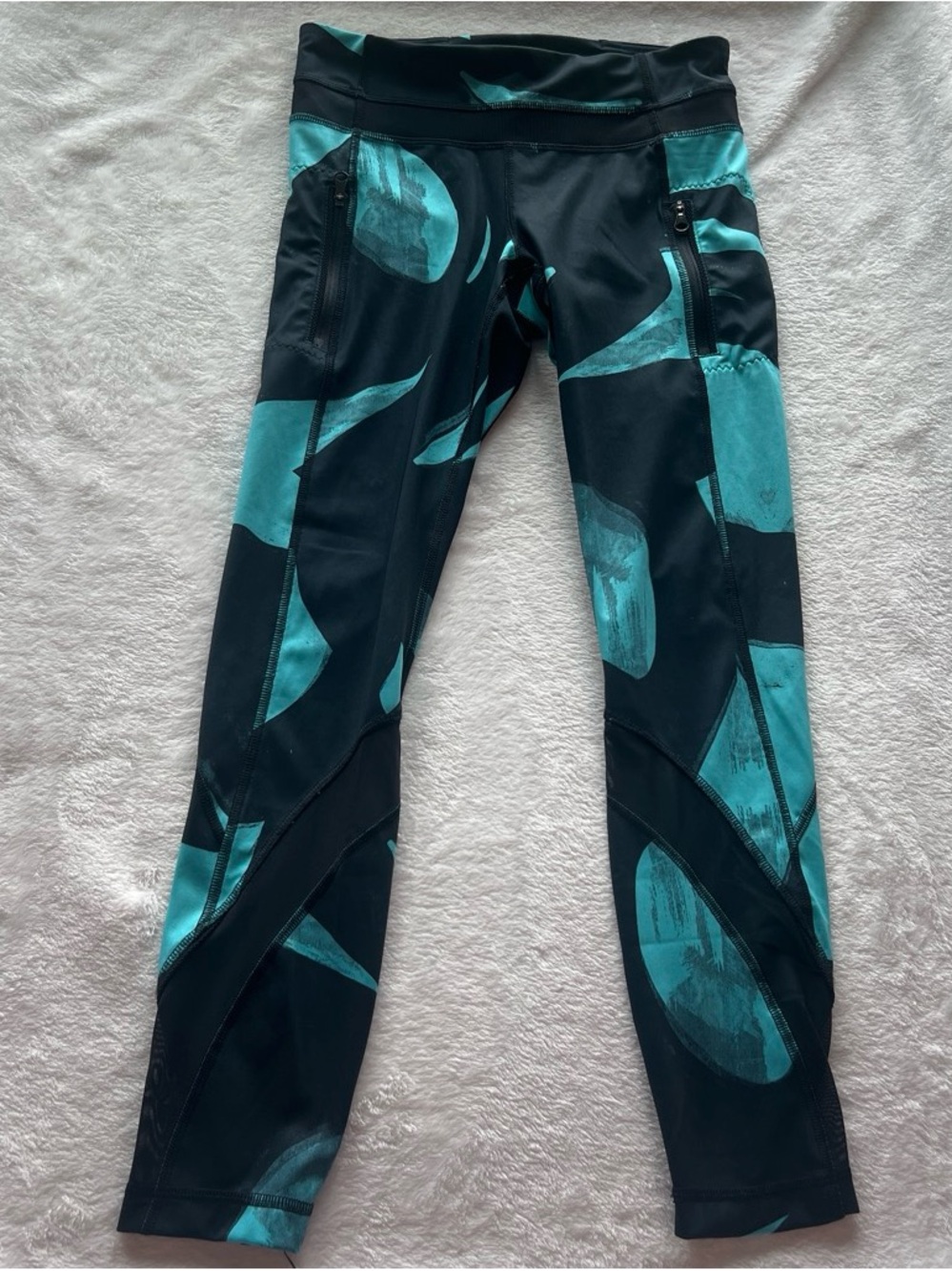 Lululemon Women’s Teal & Black Athletic Leggings